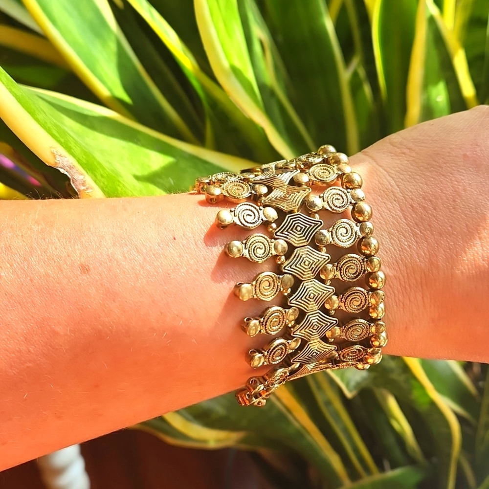 Beautiful moroccan boho wide stretch bracelet